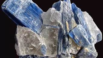 紫水晶和蓝晶石(蓝晶石是什么水晶还是石头)