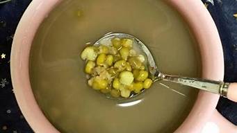 绿豆汤是趁热喝还是凉着喝(绿豆汤能加红糖喝吗)