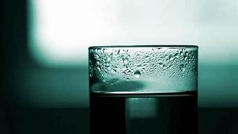 一个人每天应该喝多少水(睡觉前应该喝多少水)